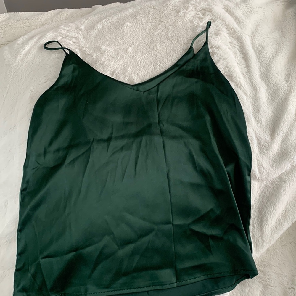 NWT💚Silky V-neck Cami-S
